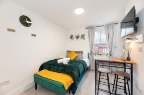 Small and Trendy studio 3B